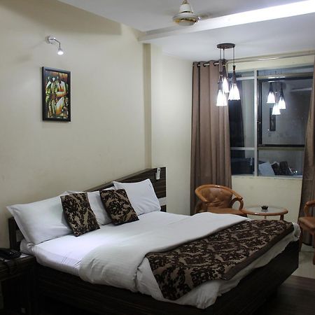 Hotel Swayam Jabalpur Exteriör bild