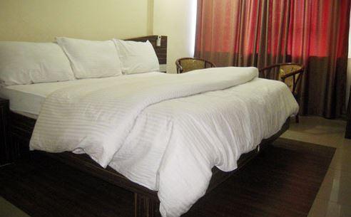 Hotel Swayam Jabalpur Exteriör bild