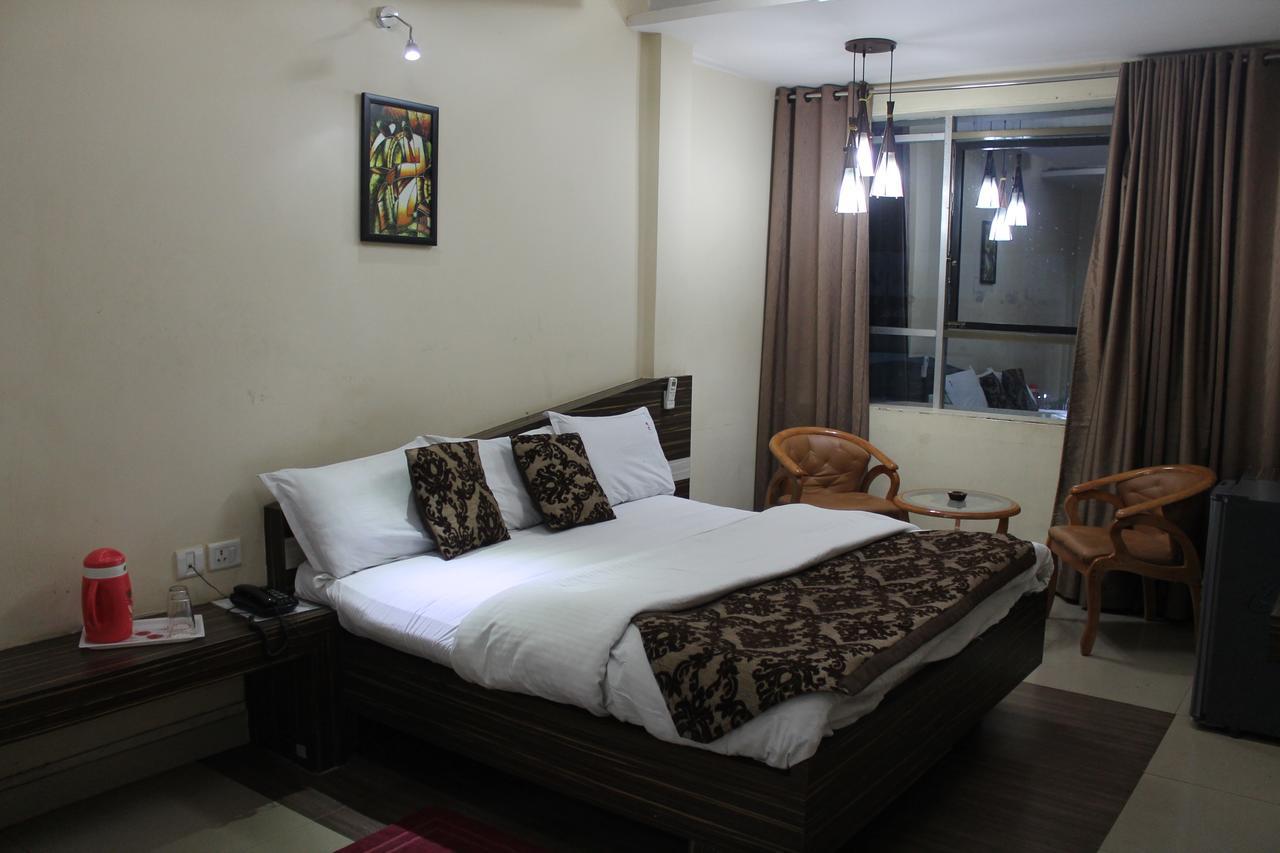 Hotel Swayam Jabalpur Exteriör bild